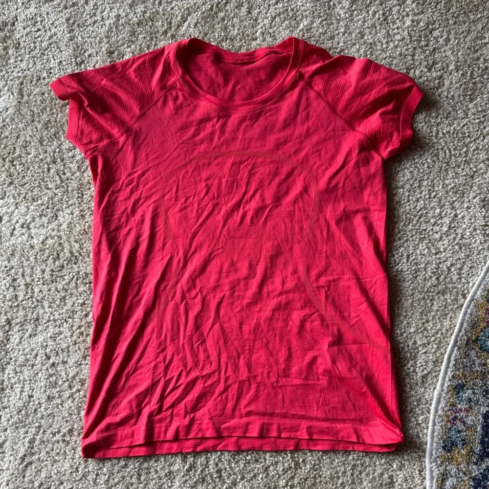 Lululemon Swiftly Tech Short Sleeve Top in Lipgloss size 14 - Picture 2 of 4